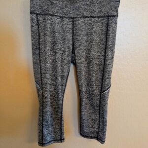Capri Xersion Yoga Workout Pants Large w/ 2 Pockets for Cellphone and Keys